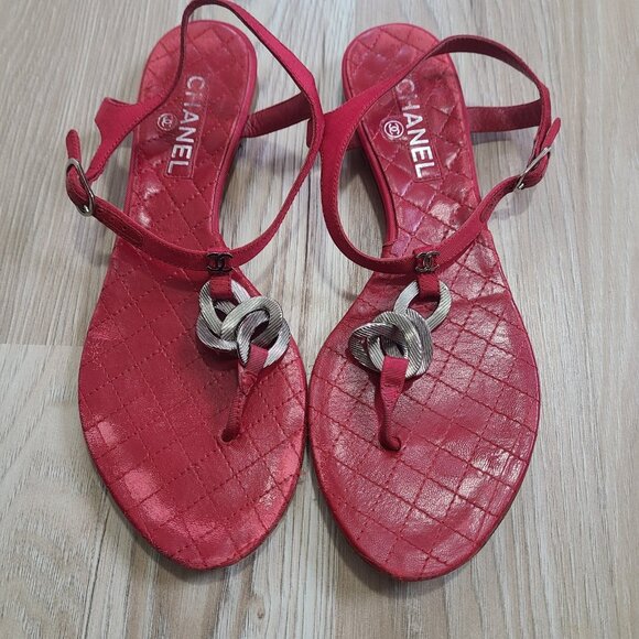 Chanel Sandals Red Quilted Leather Size 38 Chain - Picture 1 of 7